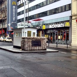 Checkpoint Charlie, Berlin Photo #9 by Felipe Tofani from flickr