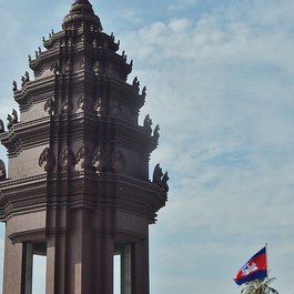 Independence Monument, Phnom Penh Photo #2 by Michael Coghlan from flickr