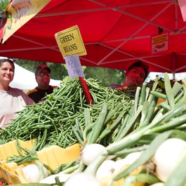 Des Moines' Downtown Farmers’ Market, Des Moines Photo #8 by Phil Roeder from flickr