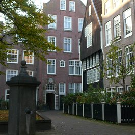 Begijnhof, Amsterdam Photo #2 by stephenrwalli from flickr