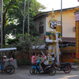 Wat Si Muang, Vientiane Photo #5 by Thanate Tan from flickr