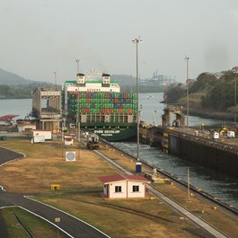 Miraflores Locks, Panama City Photo #2 by jipe7 from flickr