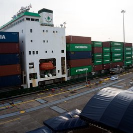 Miraflores Locks, Panama City Photo #9 by jipe7 from flickr