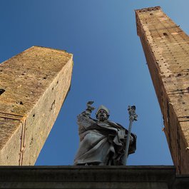 Two Towers, Bologna Photo #4 by Rob Oo from flickr