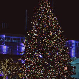 Fountain Square, Cincinnati Photo #2 by Jamie Smed from flickr
