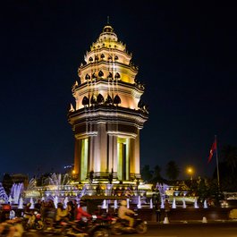 Independence Monument, Phnom Penh Photo #6 by Anthony Tong Lee from flickr