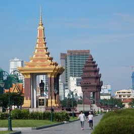 Independence Monument, Phnom Penh Photo #1 by Michael Coghlan from flickr