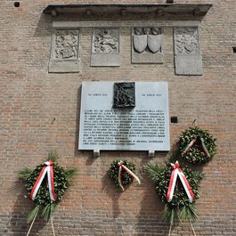 Palazzo Re Enzo, Bologna Photo #2 by Dimitris Kamaras from flickr