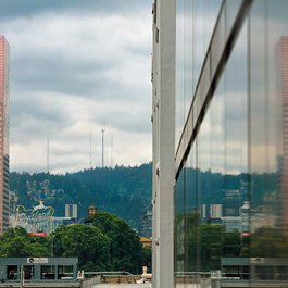 Burnside Bridge, Portland Photo #3 by Ian Sane from flickr