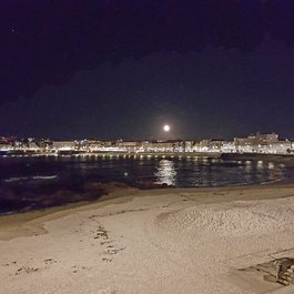 Praia De Riazor (a Coruña), La Coruña Photo #1 by Jorge Castro Ruso from flickr