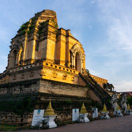 Wat Chedi Luang, Chiang Mai Photo #4 by James Saunders from flickr