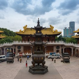 Jing'an Temple, Shanghai Photo #4 by xiquinhosilva from flickr