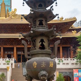 Jing'an Temple, Shanghai Photo #6 by xiquinhosilva from flickr