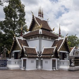 Wat Chedi Luang, Chiang Mai Photo #3 by Edgardo W. Olivera from flickr