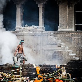 Manikarnika Ghat, Varanasi Photo #2 by Luisen Rodrigo from flickr