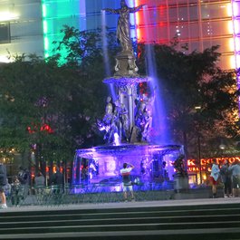 Fountain Square, Cincinnati Photo #9 by David Wilson from flickr