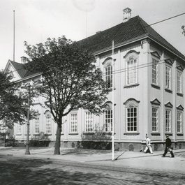 Stiftsgården, Trondheim Photo #2 by Municipal Archives of Trondheim from flickr