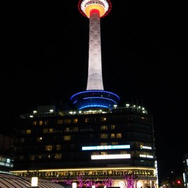 Kyoto Tower, Kyoto Photo #4 by Daniel Ramirez from flickr