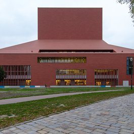 Concertgebouw, Bruges Photo #2 by Tom Parnell from flickr