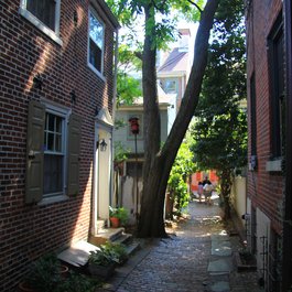 Elfreth's Alley, Philadelphia Photo #1 by Michael Hicks from flickr