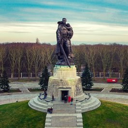 Treptower Park, Berlin Photo #9 by Felipe Tofani from flickr