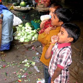 Devaraja Market, Mysore Photo #6 by Emilien Lebourgeois from flickr