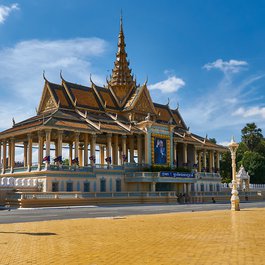 Royal Palace, Phnom Penh Photo #6 by Radek Kucharski from flickr