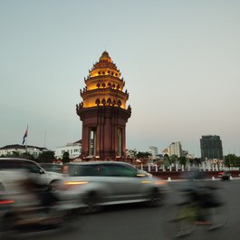 Independence Monument, Phnom Penh Photo #4 by Thomas Wanhoff from flickr