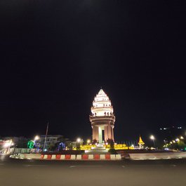 Independence Monument, Phnom Penh Photo #3 by Thomas Wanhoff from flickr