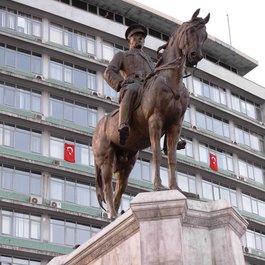 Turkey itinerary, Ataturk Statue