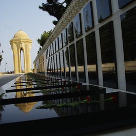 Martyrs' Alley, Baku Photo #2 by Martin Lopatka from flickr