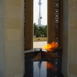 Martyrs' Alley, Baku Photo #3 by Martin Lopatka from flickr
