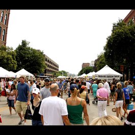 Des Moines' Downtown Farmers’ Market, Des Moines Photo #6 by Phil Roeder from flickr