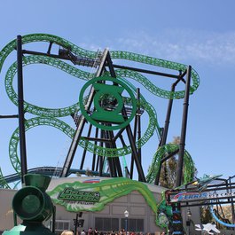 Six Flags Magic Mountain, Los Angeles Photo #1 by Holiday Point from flickr