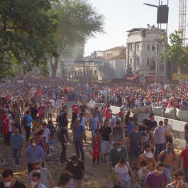 Taksim Square, Istanbul Photo #4 by Alan Hilditch from flickr
