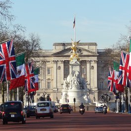 Buckingham Palace, England Photo #2 by balichaca from pixabay