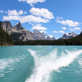 Spirit Island, Jasper Photo #1 by dennisflarsen from pixabay