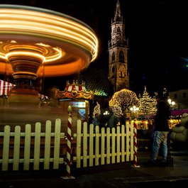 Christmas Market, Düsseldorf Photo #8 by By_Jo from pixabay