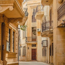 Old Stone Hotel, Baku Photo #4 by Maxxja from pixabay