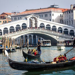Rialto Bridge, Venezia Photo #1 by LunarSeaArt from pixabay