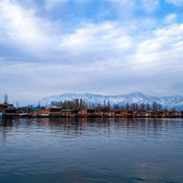 Dal Lake, Srinagar Photo #2 by confused_me from pixabay