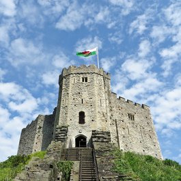 Cardiff Castle, Cardiff Photo #2 by MargaretD from pixabay