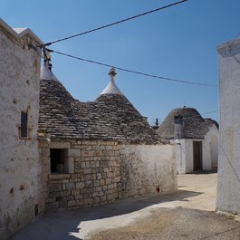 Trullo, Puglia Photo #4 by lavaligiainviaggio from pixabay