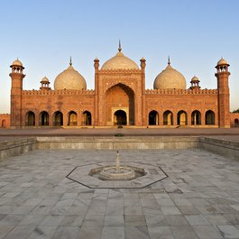 Badshahi Mosque, Lahore Photo #1 by tayyab3425 from pixabay