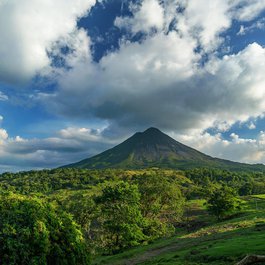 Arenal Volcano, Costa Rica Photo #1 by InfiniteThought from pixabay