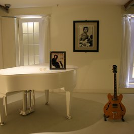 The Beatles Story, Liverpool Photo #2 by 139904 from pixabay
