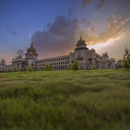 Bangalore Palace, Bangalore Photo #1 by vivekdchugh from pixabay