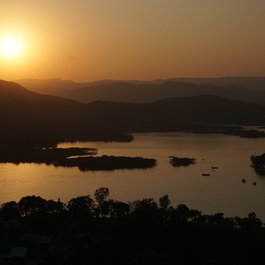 Lake Pichola, Udaipur Photo #7 by Glavo from pixabay