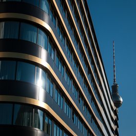 Berliner Fernsehturm, Berlin Photo #5 by cozmicphotos from pixabay