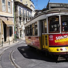 Alfama, Lisbon Photo #9 by essuera from pixabay